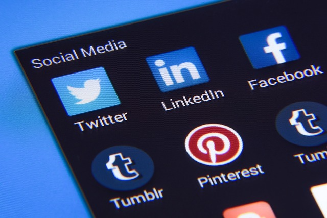 SNS　ツイッター　フェイスブック