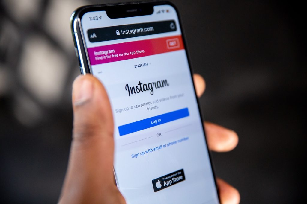 Instagram ログイン 画面 iPhone