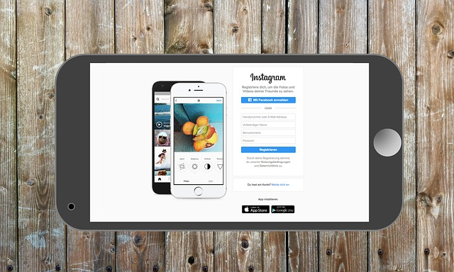 ipad　Instagram　ログイン画面　デスク