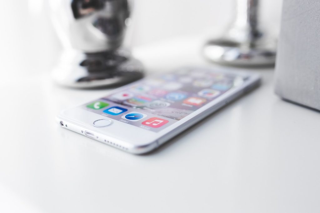 iPhone スマホ 白