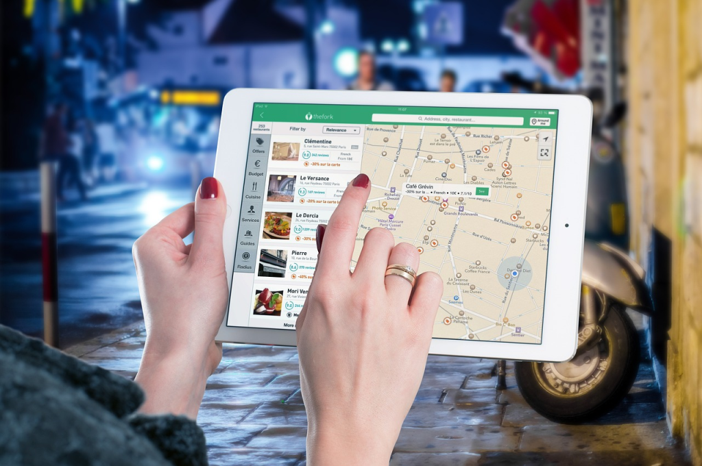 map 地図 Googleマップ 検索 タブレット 女性 ネイル